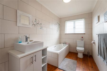False - House For Sale in Bettys Bay, Western Cape - M125421