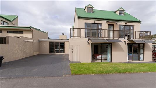 Townhouse For Sale in Twee Kuilen, Diaz Beach, Mossel Bay, Western Cape - M127045