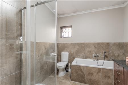 False - House For Sale in Fairview Golf Estate, Gordons Bay, Western Cape - M124576