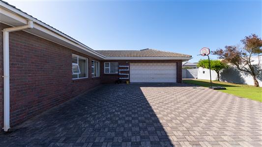 House For Sale in Myburgh Park, Langebaan, Western Cape - M127056