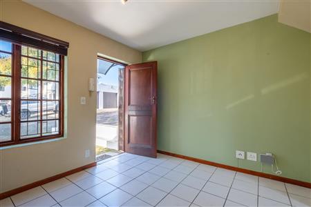 False - Apartment Unavailable in Durbanville Central, Durbanville, Western Cape - M113264