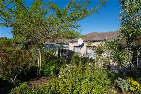 False - House For Sale in Somerset West, Western Cape - M127062