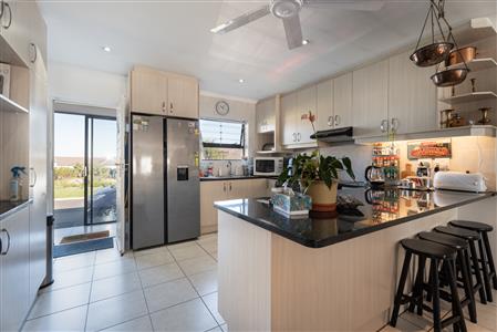 False - House For Sale in Somerset West, Western Cape - M127062