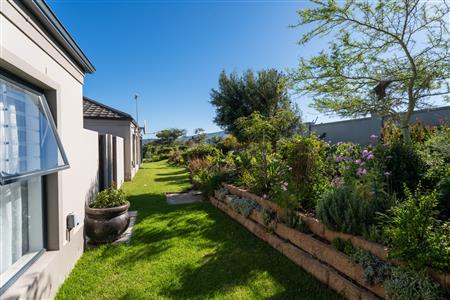 False - House For Sale in Somerset West, Western Cape - M127062