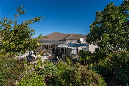 False - House For Sale in Somerset West, Western Cape - M127062