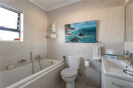 False - House For Sale in Somerset West, Western Cape - M127062