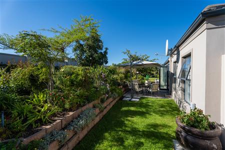 False - House For Sale in Somerset West, Western Cape - M127062