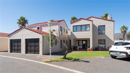 Apartment To Rent in Greenways Golf Estate, Strand, Western Cape - M127047