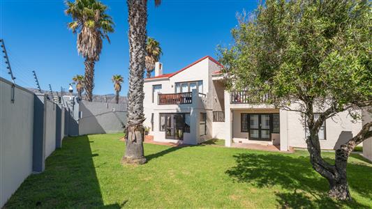 Apartment To Rent in Greenways Golf Estate, Strand, Western Cape - M127047