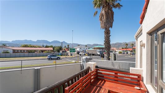 Apartment To Rent in Greenways Golf Estate, Strand, Western Cape - M127047