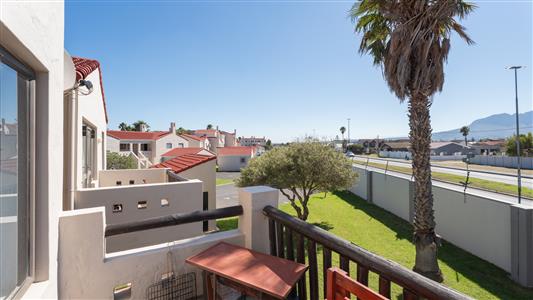 Apartment To Rent in Greenways Golf Estate, Strand, Western Cape - M127047