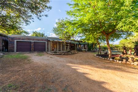 Farm For Sale in Elmadal AH, Polokwane, Limpopo - M127082