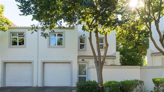 Townhouse For Sale in Boschenmeer Golf & Country Estate, Paarl, Western Cape - M127091