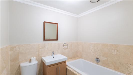 Townhouse For Sale in Boschenmeer Golf & Country Estate, Paarl, Western Cape - M127091