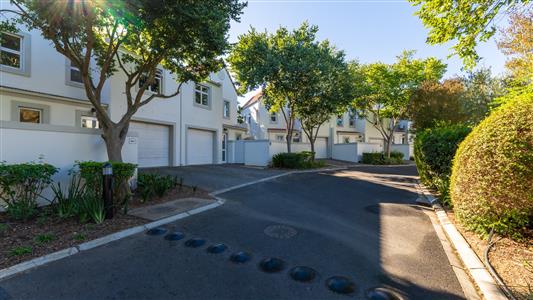Townhouse For Sale in Boschenmeer Golf & Country Estate, Paarl, Western Cape - M127091