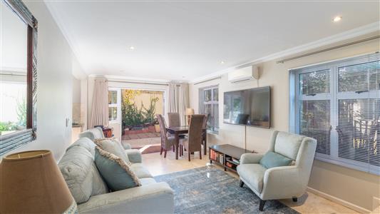 Townhouse For Sale in Boschenmeer Golf & Country Estate, Paarl, Western Cape - M127091