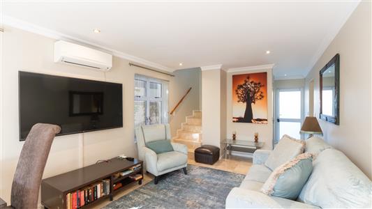 Townhouse For Sale in Boschenmeer Golf & Country Estate, Paarl, Western Cape - M127091