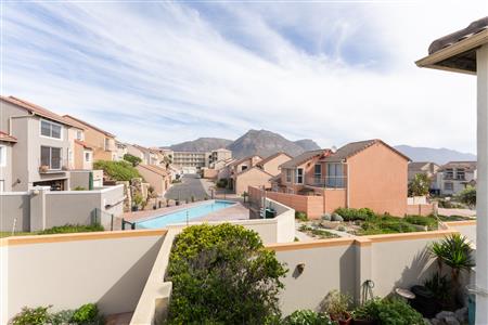 Apartment For Sale in Muizenberg, Cape Town, Western Cape - M127094