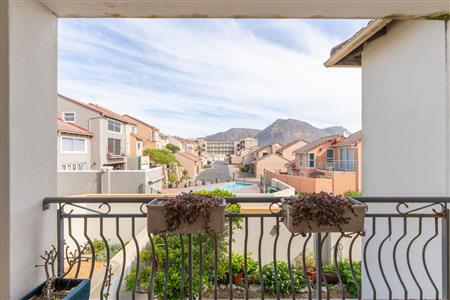 Apartment For Sale in Muizenberg, Cape Town, Western Cape - M127094