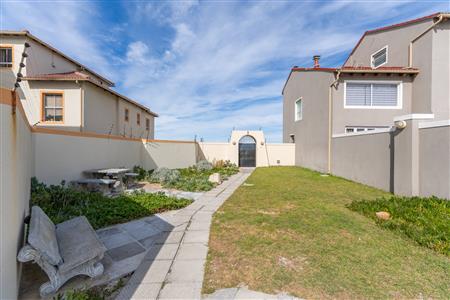 Apartment For Sale in Muizenberg, Cape Town, Western Cape - M127094