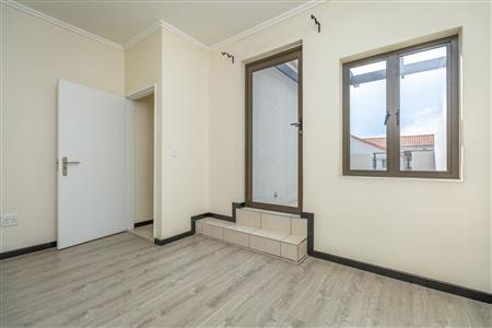 Apartment For Sale in Fourways, Sandton, Gauteng - M127114