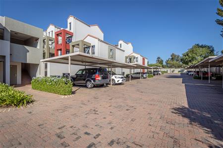 Apartment For Sale in Fourways, Sandton, Gauteng - M127114