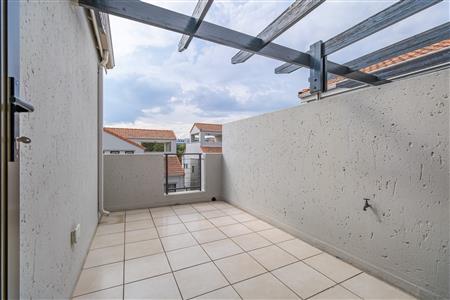 Apartment For Sale in Fourways, Sandton, Gauteng - M127114