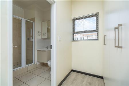 Apartment For Sale in Fourways, Sandton, Gauteng - M127114
