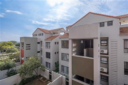 Apartment For Sale in Fourways, Sandton, Gauteng - M127114