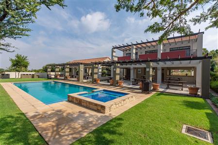 Apartment For Sale in Fourways, Sandton, Gauteng - M127114