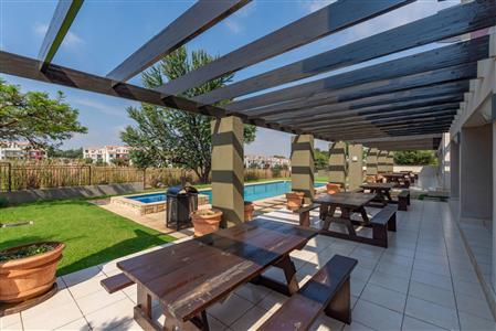Apartment For Sale in Fourways, Sandton, Gauteng - M127114