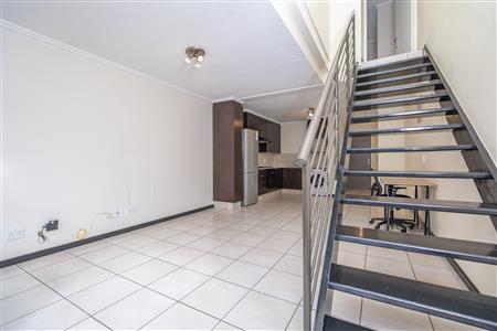 Apartment For Sale in Fourways, Sandton, Gauteng - M127114
