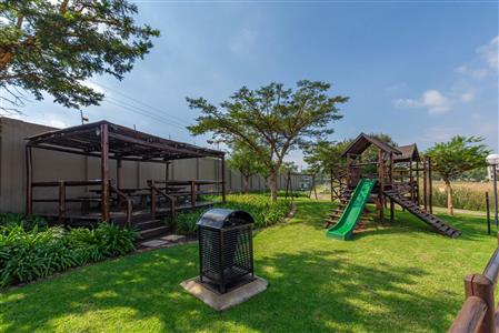 Apartment For Sale in Fourways, Sandton, Gauteng - M127114