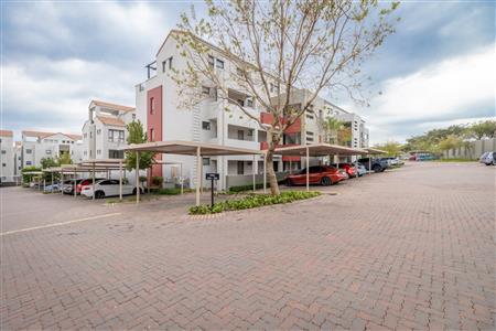 Apartment For Sale in Fourways, Sandton, Gauteng - M127114