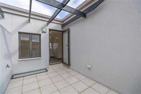 Apartment For Sale in Fourways, Sandton, Gauteng - M127114