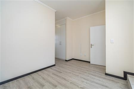Apartment For Sale in Fourways, Sandton, Gauteng - M127114