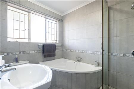 House For Sale in Langerug, Worcester, Western Cape - M121403