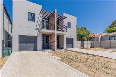 Townhouse For Sale in De Zoete Inval, Paarl, Western Cape - M127112