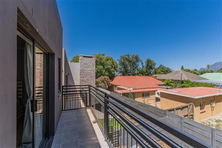 Townhouse For Sale in De Zoete Inval, Paarl, Western Cape - M127112