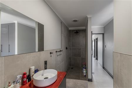 Townhouse For Sale in De Zoete Inval, Paarl, Western Cape - M127112