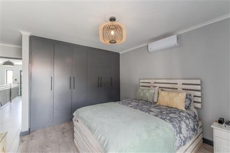 Townhouse For Sale in De Zoete Inval, Paarl, Western Cape - M127112