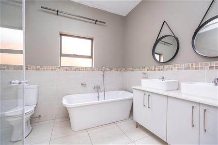 House For Sale in Noordheuwel, Krugersdorp, Gauteng - M127118