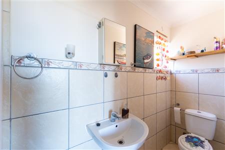 Apartment For Sale in Whispering Pines, Gordons Bay Central, Gordons Bay, Western Cape - M127140
