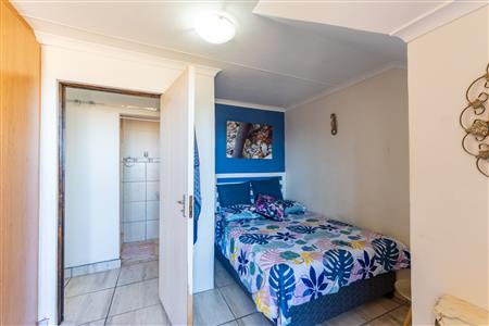 Apartment For Sale in Whispering Pines, Gordons Bay Central, Gordons Bay, Western Cape - M127140