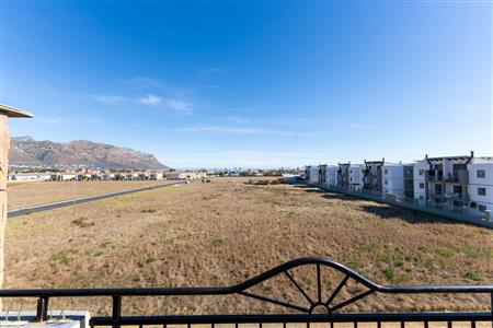 Apartment For Sale in Whispering Pines, Gordons Bay Central, Gordons Bay, Western Cape - M127140