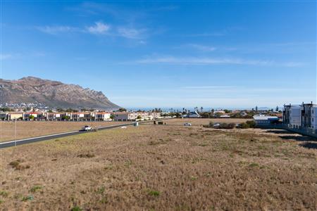 Apartment For Sale in Whispering Pines, Gordons Bay Central, Gordons Bay, Western Cape - M127140