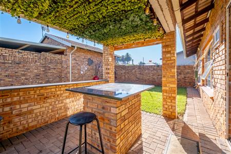 Townhouse For Sale in Krugersdorp North, Krugersdorp, Gauteng - M127157