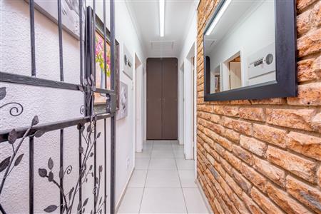 Townhouse For Sale in Krugersdorp North, Krugersdorp, Gauteng - M127157