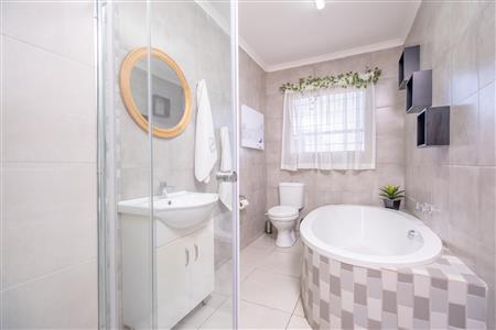 Townhouse For Sale in Krugersdorp North, Krugersdorp, Gauteng - M127157