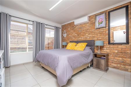 Townhouse For Sale in Krugersdorp North, Krugersdorp, Gauteng - M127157